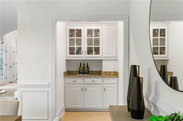 790 Thornberry Dr, Alpharetta, GA 30022 - indoor dry bar with arched walkways and light wood-type flooring