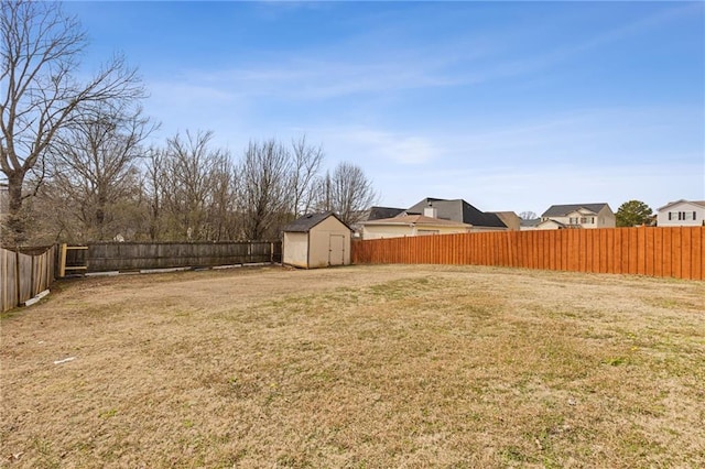 view of yard featuring a storage shed