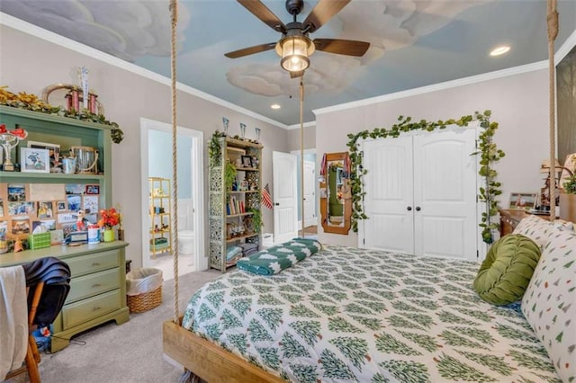 carpeted bedroom featuring ceiling fan, crown molding, and a closet