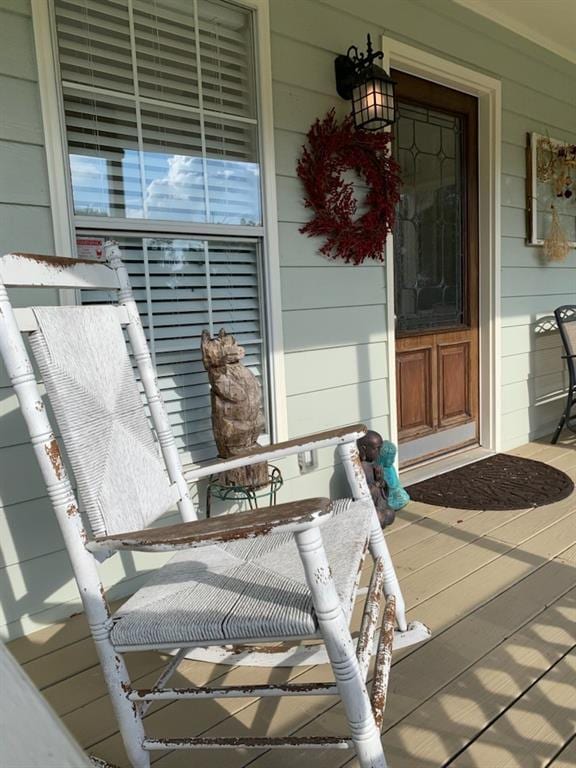 view of exterior entry featuring covered porch