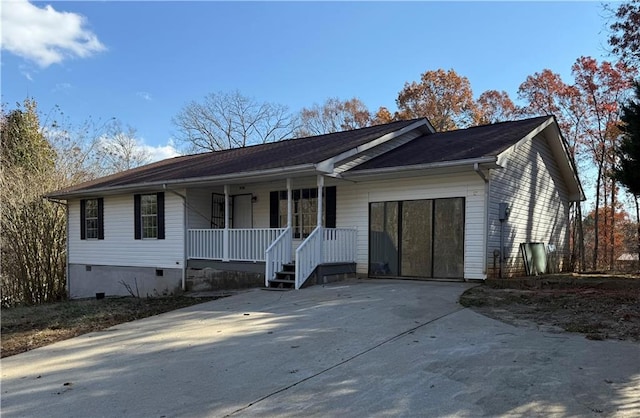 single story home with covered porch