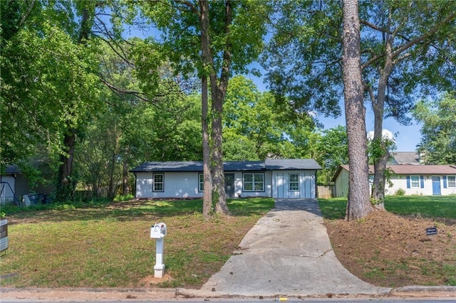 ranch-style home featuring a front yard