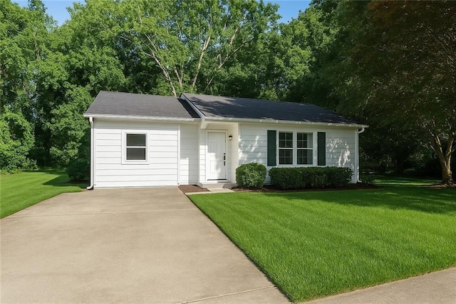 3909 S Creek Ct, Stone Mountain, GA 30083 - ranch-style home with a front lawn and driveway