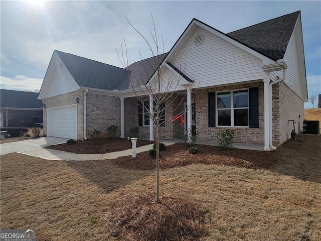 view of front of home featuring a front lawn, a garage, and central air condition unit