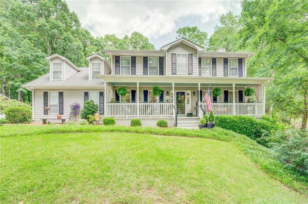 colonial-style house featuring a front yard and a porch