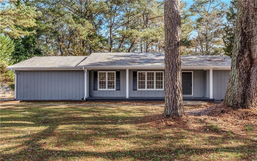 exterior space featuring a yard