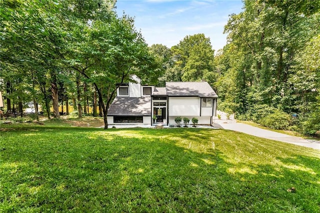 5219 Legendary Ln, Acworth, GA 30102 - tri-level home featuring a front yard