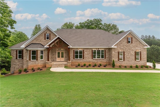 craftsman-style house featuring a front yard