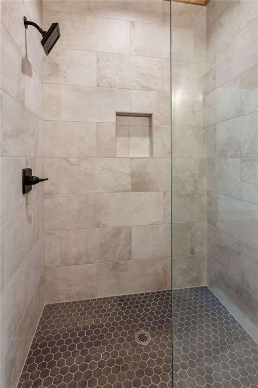 78 Pocola Ct, Ellijay, GA 30536 - full bath featuring a tile shower
