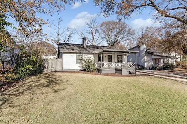 view of front of home featuring a front lawn and covered porch