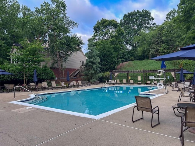 3580 Treeline Pass NE, Roswell, GA 30075 - community pool featuring a patio area