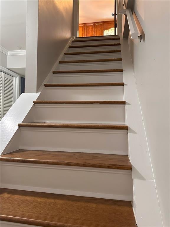 1055 Worthington Hills Dr, Roswell, GA 30076 - stairs featuring ornamental molding