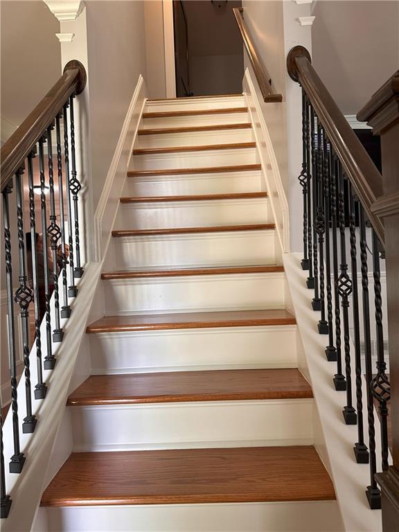 1055 Worthington Hills Dr, Roswell, GA 30076 - view of stairs