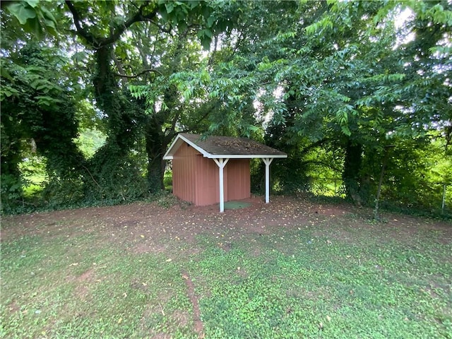 25 Forrest Ln, Cartersville, GA 30121 - view of yard featuring a storage unit