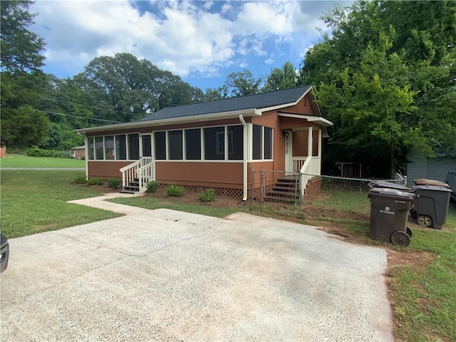 25 Forrest Ln, Cartersville, GA 30121 - view of front facade with a sunroom