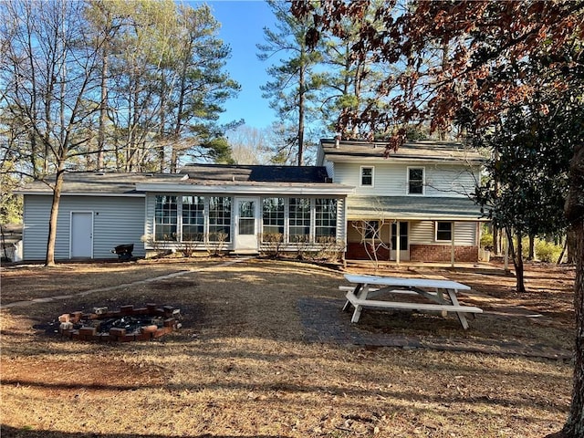 view of front of house featuring an outdoor fire pit