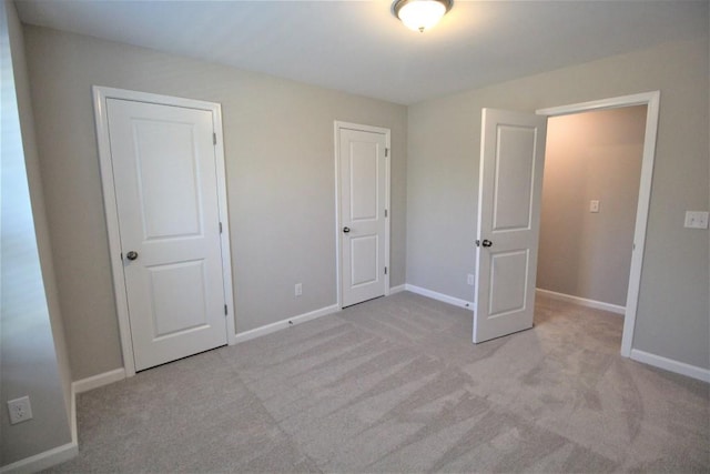 unfurnished bedroom featuring baseboards and carpet