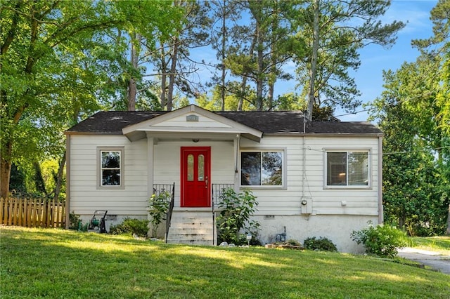 view of front facade featuring a front yard