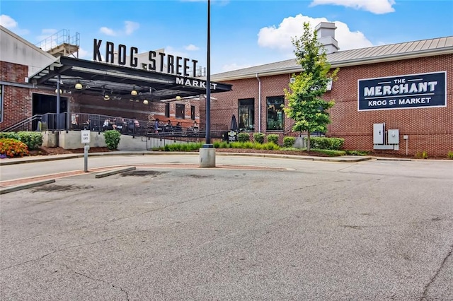 812 Dixie Ave NE, Atlanta, GA 30307 - view of commercial property with uncovered parking