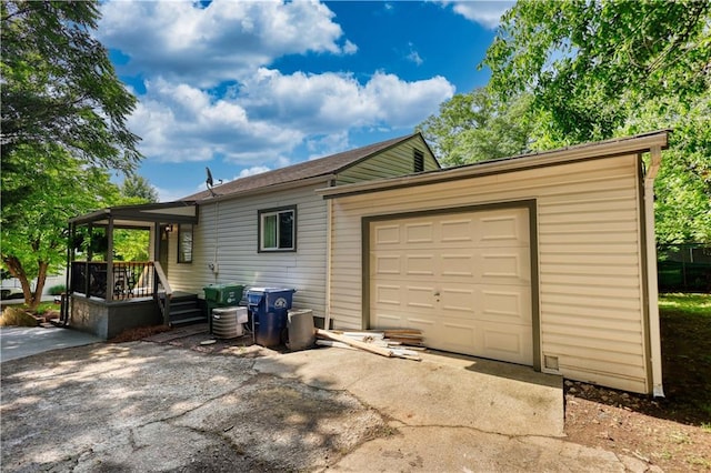 1149 Avondale Ave SE, Atlanta, GA 30312 - garage featuring asphalt driveway