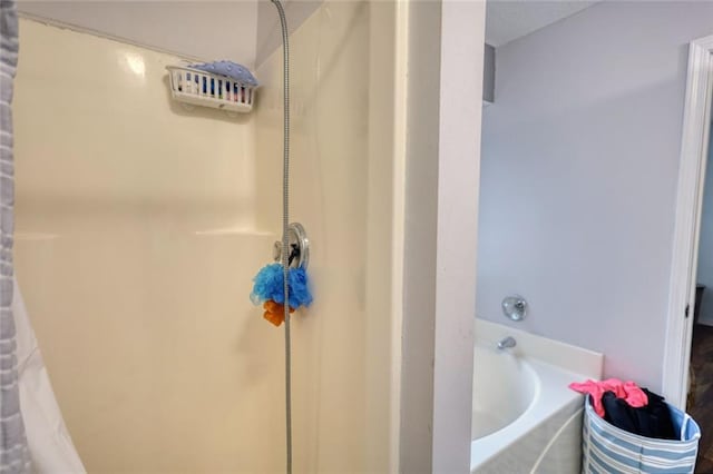 160 Riverbrooke Trl, Covington, GA 30016 - full bath featuring a shower and a bath