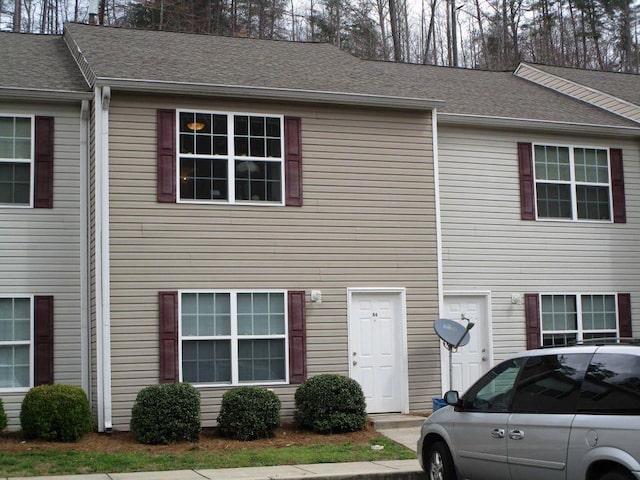 multi unit property featuring a shingled roof