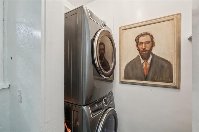 25 Standish Ave NW, Atlanta, GA 30309 - laundry area with stacked washing machine and dryer