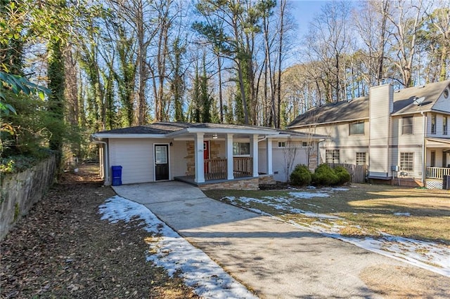 view of front of property featuring covered porch