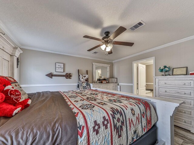 bedroom featuring ceiling fan, crown molding, a textured ceiling, and light hardwood / wood-style flooring