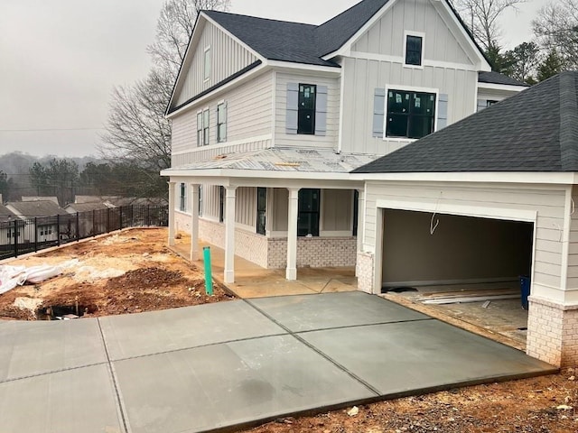 view of front facade with a garage