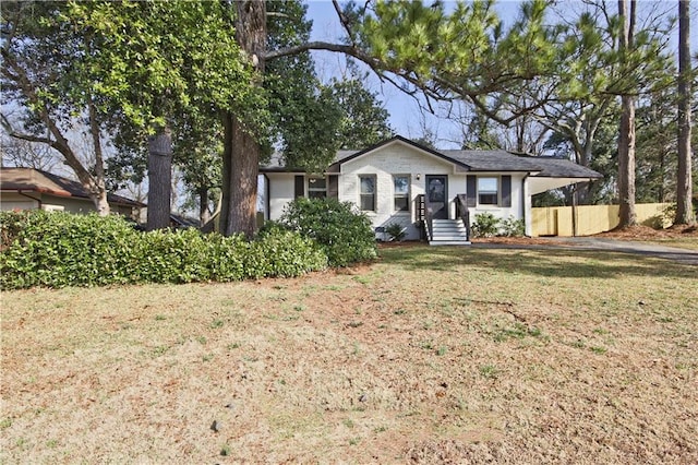 view of front of home with a front lawn