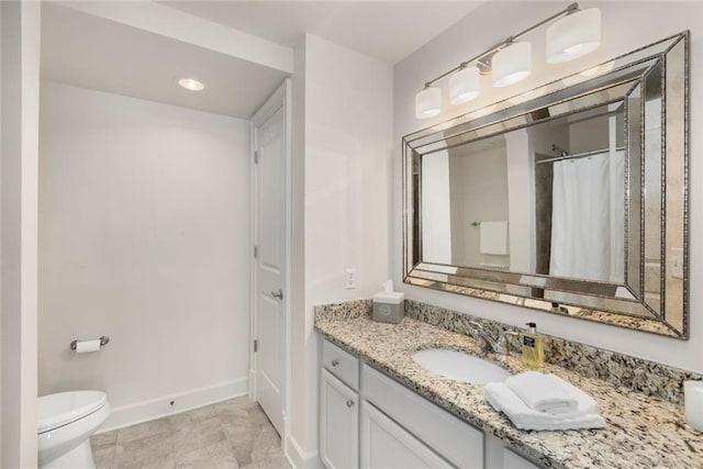 bathroom with recessed lighting, toilet, vanity, baseboards, and curtained shower