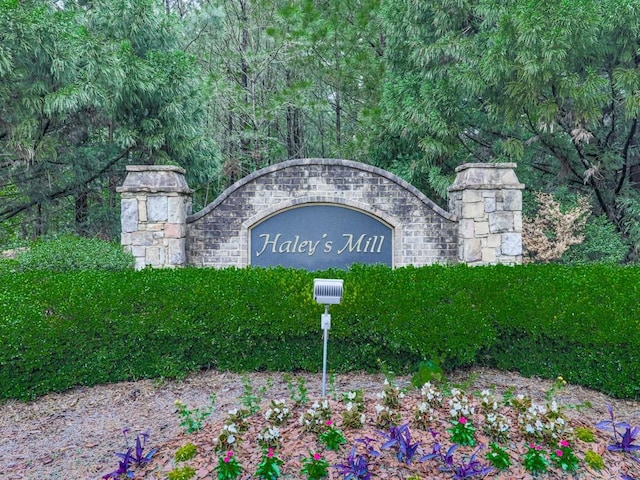 view of community / neighborhood sign