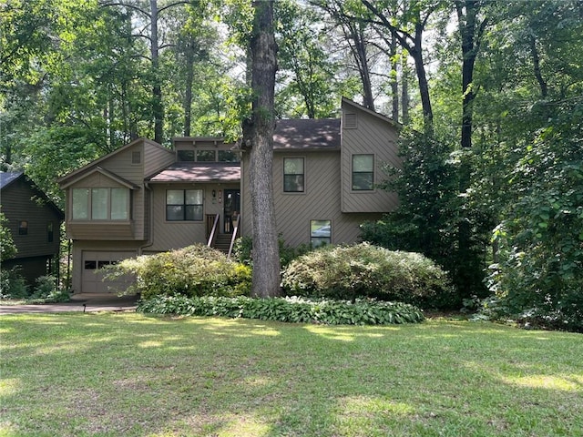 2261 Ravenwood Trl, Marietta, GA 30066 - mid-century home featuring an attached garage and a front lawn