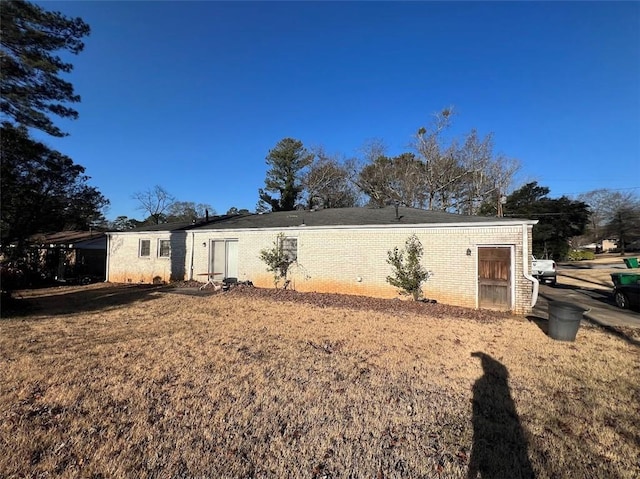 rear view of house featuring a lawn