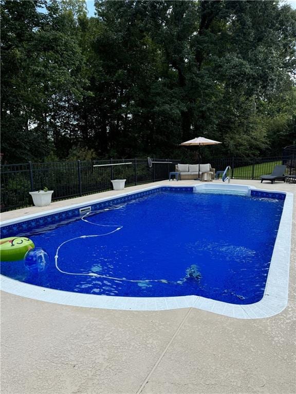 view of pool featuring a fenced in pool, outdoor lounge area, a patio, and fence