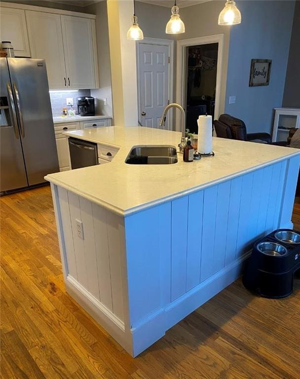 180 Hightower Lake Trl, Ball Ground, GA 30107 - kitchen featuring stainless steel fridge with ice dispenser, dishwashing machine, crown molding, light countertops, and wood finished floors
