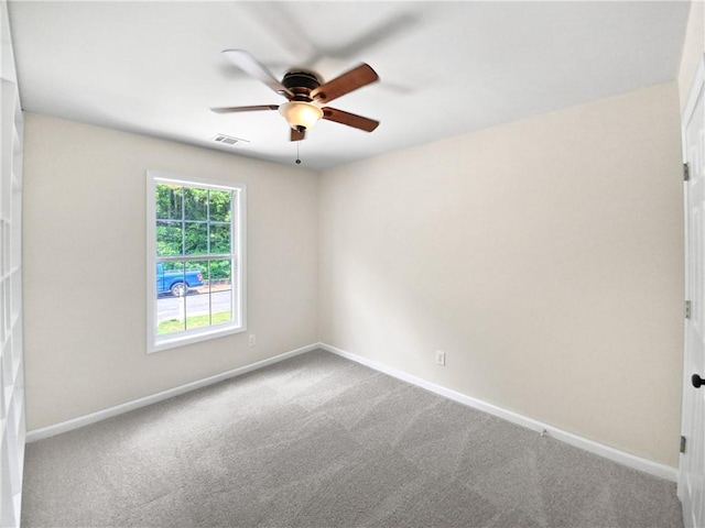 unfurnished room with carpet flooring and ceiling fan