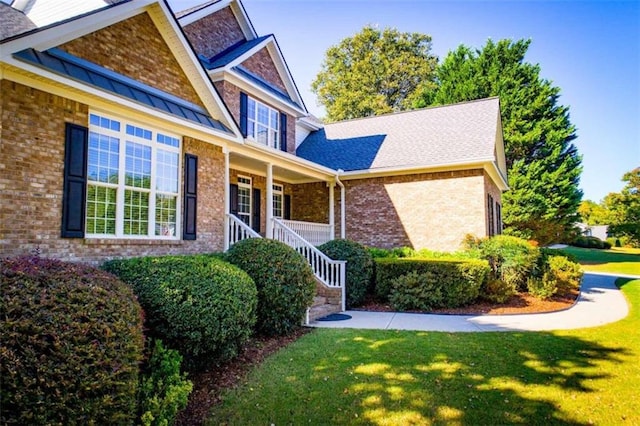 view of front of house featuring a front yard