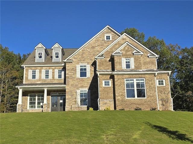 view of front of property featuring a front yard