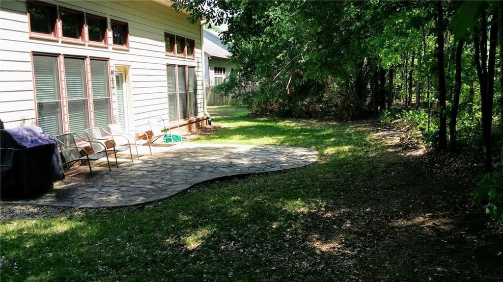 view of yard with a patio