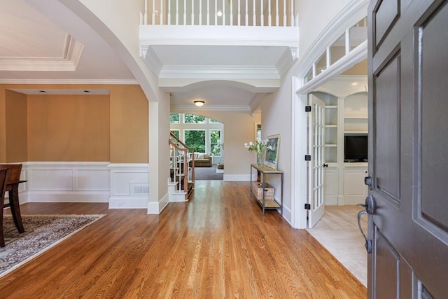 4310 Granby Way, Marietta, GA 30062 - foyer with arched walkways, light wood-style floors, crown molding, and wainscoting