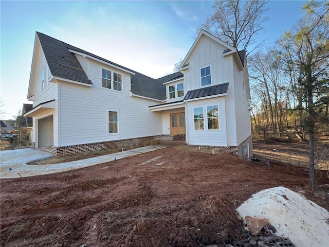 view of front of house with a garage