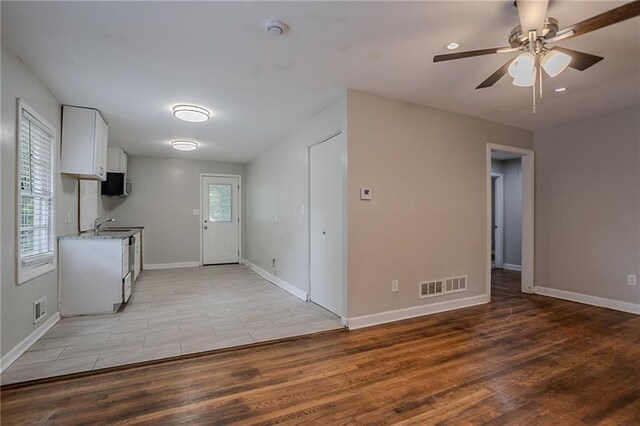 941 Reed Ave, Atlanta, GA 30344 - unfurnished room featuring baseboards, light wood-type flooring, ceiling fan, and a smoke detector