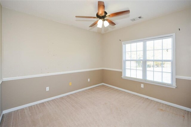 carpeted empty room featuring ceiling fan