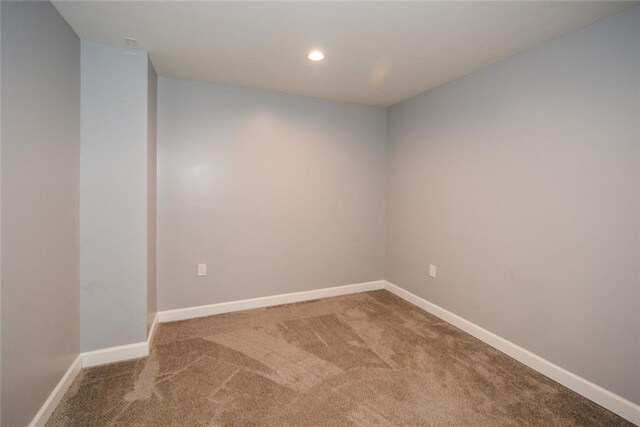 spare room with carpet flooring