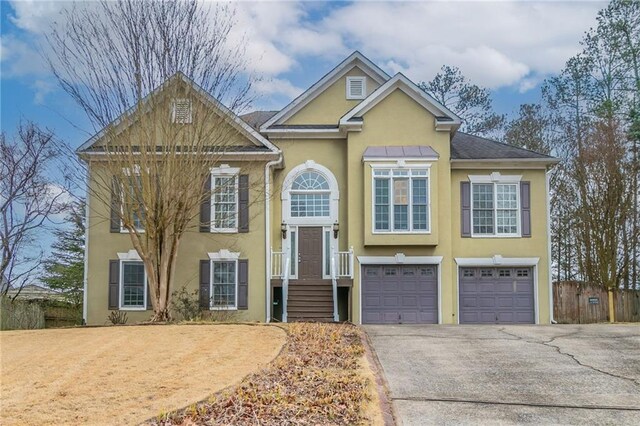 view of front facade with a garage