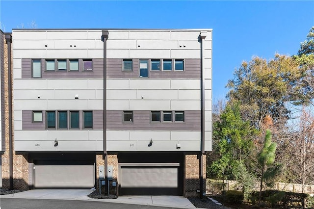 view of front facade with a garage