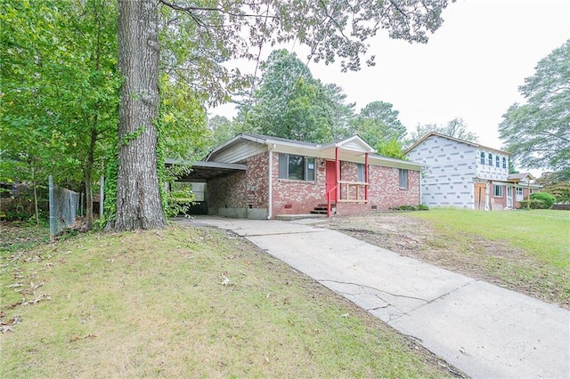 view of front of house featuring a front lawn and a carport