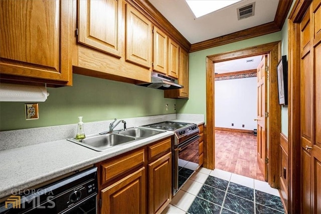 kitchen featuring visible vents, under cabinet range hood, black dishwasher, electric range oven, and a sink